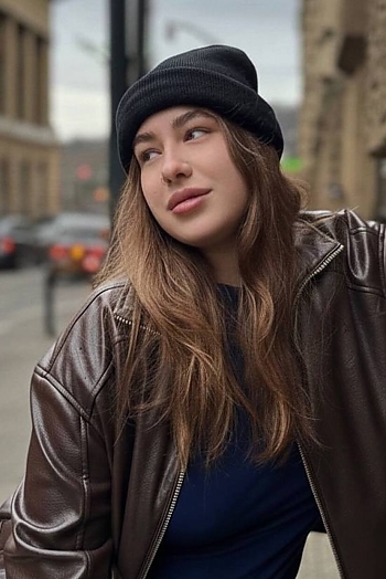 ID: 2402466,  Anna, 22