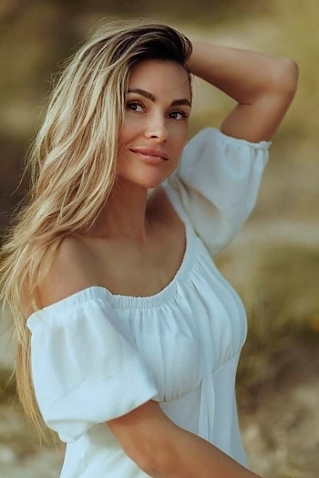 ID: 2402959,  Alina, 43