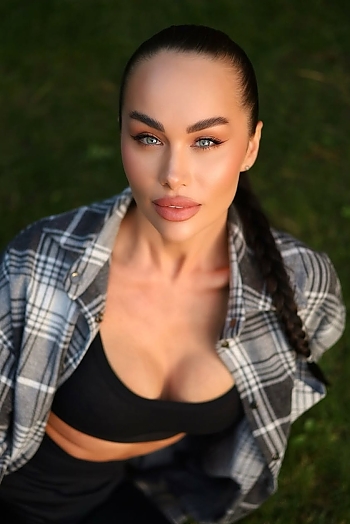 ID: 2403060,  Hanna, 34