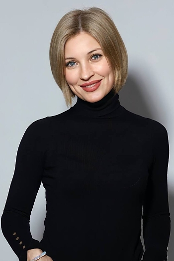 ID: 2403198,  Yuliia, 47