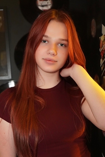 ID: 2403227,  Kateryna, 18