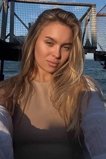 ID: 2403532,  Olena, 31