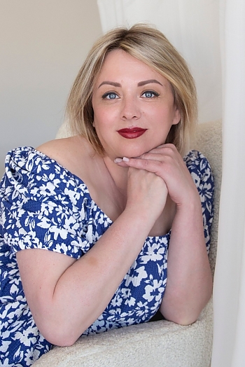 ID: 2403807,  Alina, 37