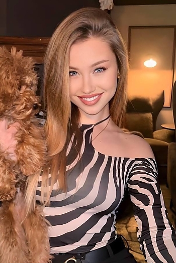 Kira, 19 years old from Iceland, Reykjavik