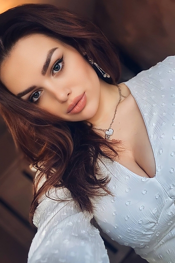 ID: 2404794,  Amina, 23