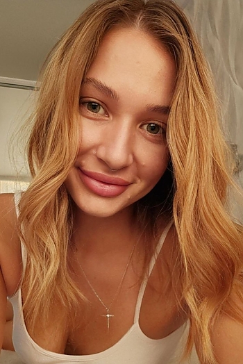 ID: 2405421,  Yana, 31