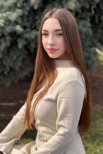 ID: 2405638,  Iryna, 20