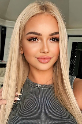 ID: 2405688,  Sofiia, 20