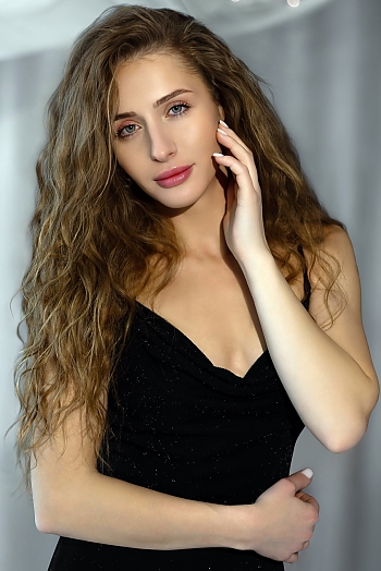 ID: 2405829,  Ivanna, 30