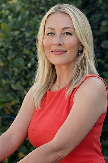 ID: 2406188,  Yulia, 52