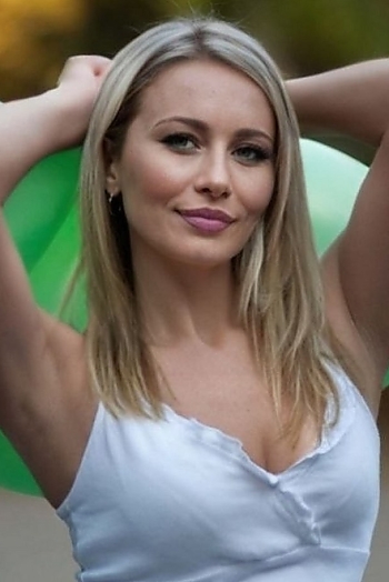 ID: 2406188,  Yulia, 53