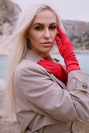 ID: 2406191,  Iryna, 39