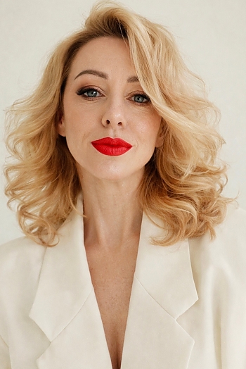 ID: 2406193,  Yulia, 43