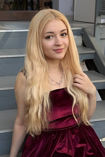 ID: 2406216,  Olha, 21