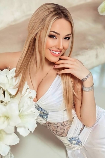 ID: 2406399,  Olena, 33