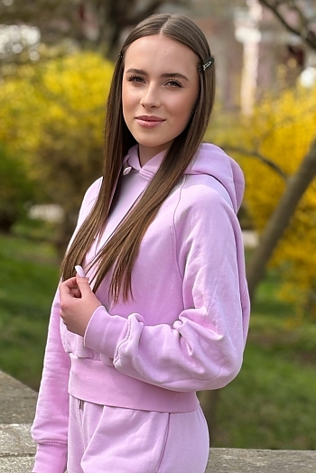 ID: 2407694,  Liza, 18