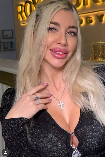 ID: 2408302,  Angela, 32