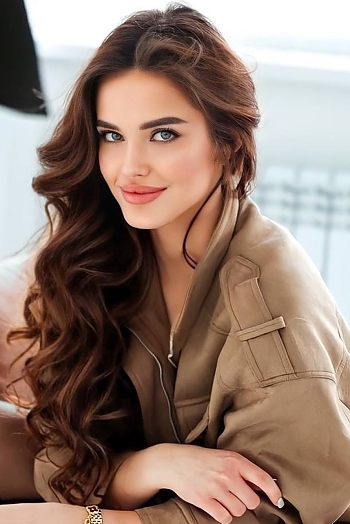 ID: 2408338,  Maria, 21