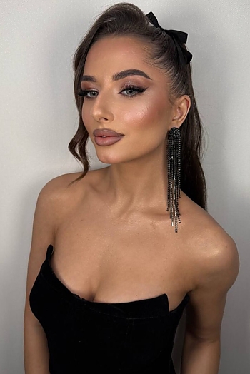 ID: 2408402,  Alina, 29