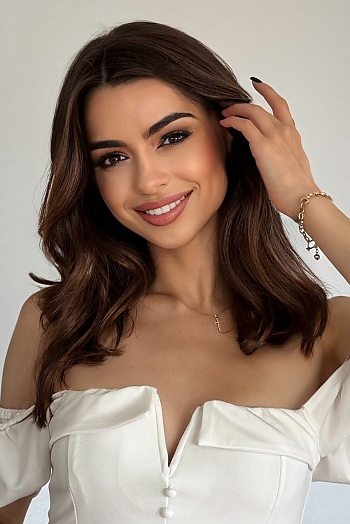 ID: 2408468,  Maria, 22