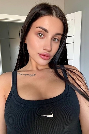 ID: 2410754,  Polina, 23