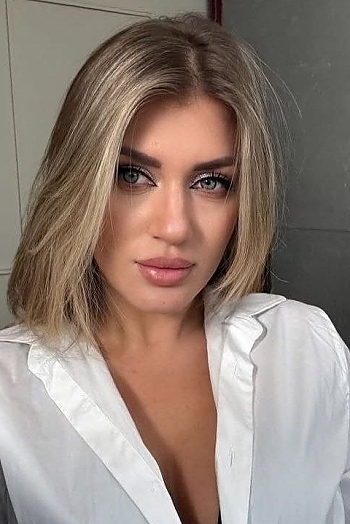 ID: 2412700,  Alina, 28