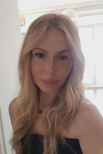 ID: 2412894,  Nadiia, 47