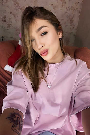 ID: 2414294,  Kateryna, 19
