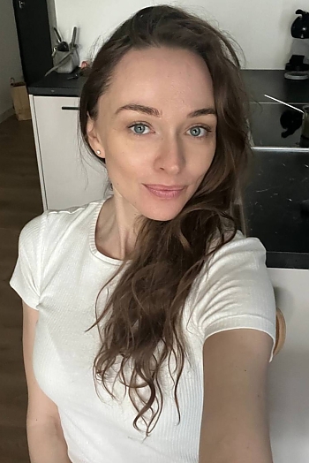 ID: 2414596,  Elina, 41