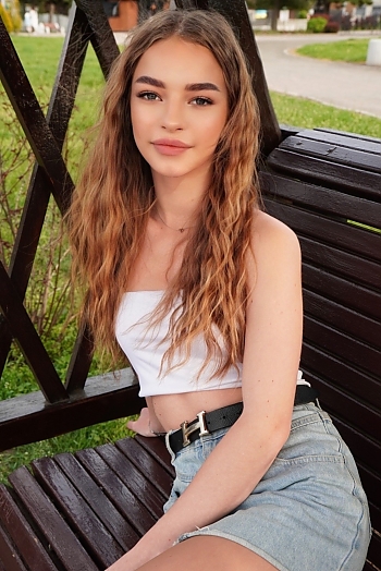 ID: 2416132,  Ilona, 18