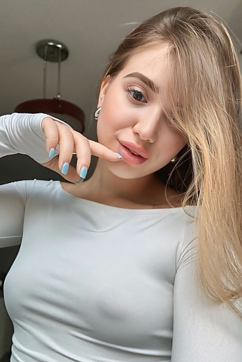 ID: 2417308,  Karyna, 21