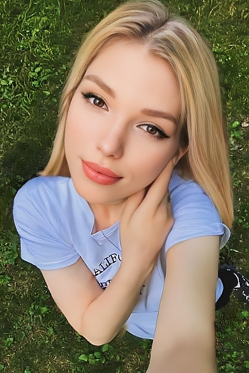 ID: 2417475,  Valeriia, 27