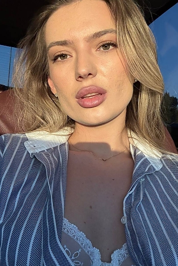 ID: 2419675,  Angelina, 27