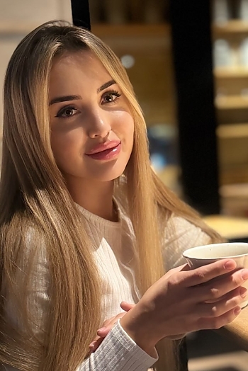 ID: 2419957,  Alina, 27
