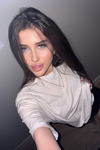 ID: 2419965,  Darina, 22