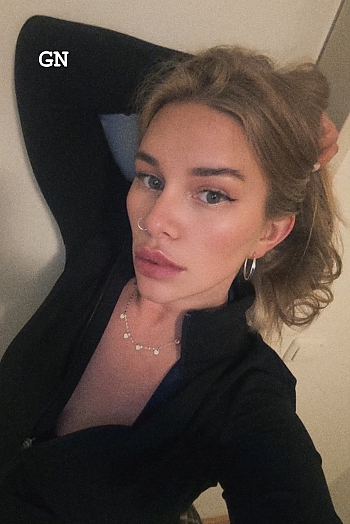 ID: 2420009,  Yana, 31