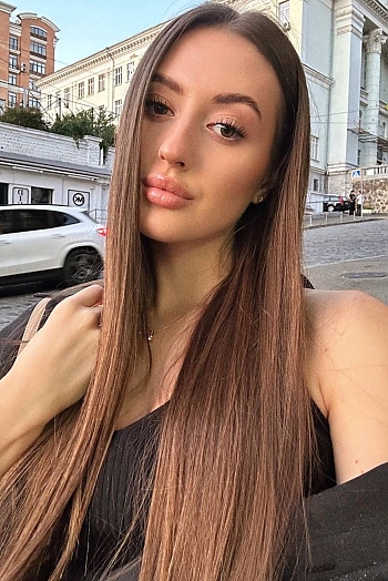 ID: 2420951,  Nadia, 22