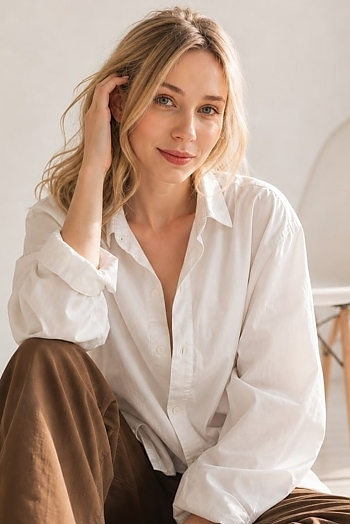 ID: 2423039,  Ksenia, 24