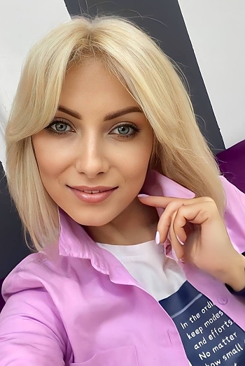 ID: 2426073,  Yulia, 46