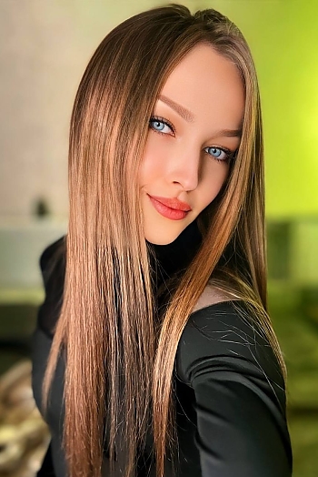 ID: 2426543,  Veronika, 22