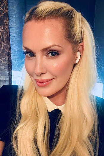 ID: 2426549,  Yuliya, 44