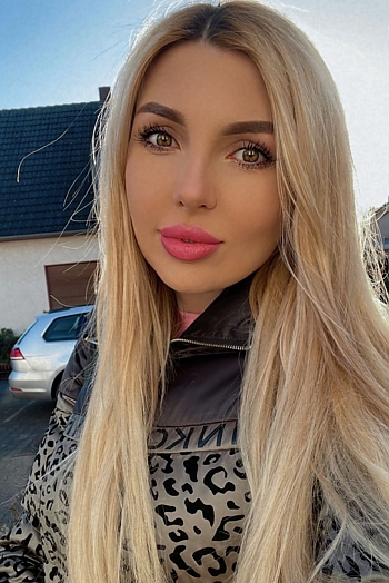 ID: 2428811,  Viktoriia, 33