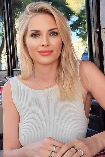ID: 2429363,  Iryna, 43