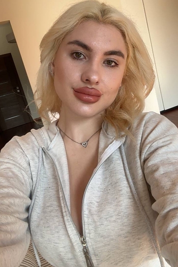 ID: 2430717,  Yana, 23