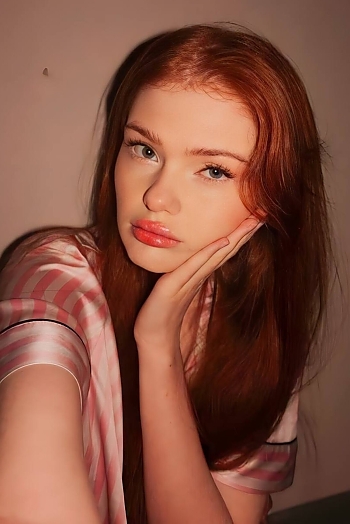 ID: 2432341,  Sofiia, 18