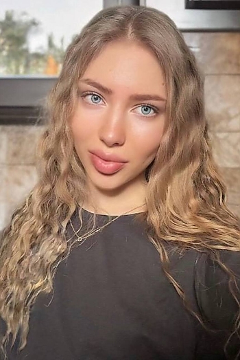 Yelyzaveta, 18 years old from Ukraine, Kyiv