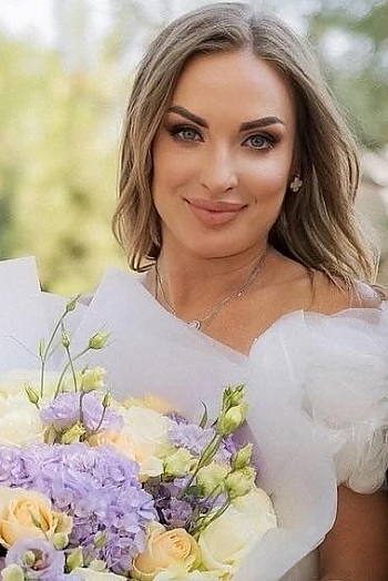 ID: 2434993,  Yaryna, 37