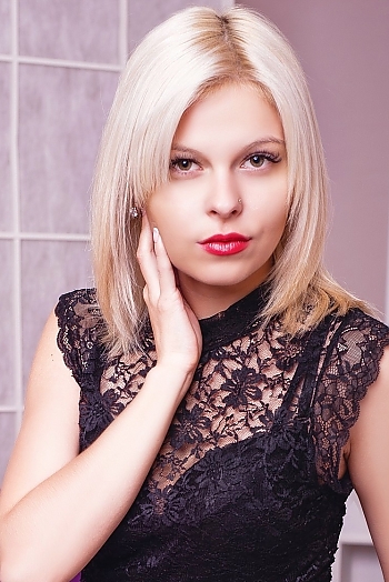 Vladislava, 28 years old from Ukraine, Lysychansk