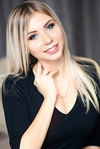 Oksana, 25 years old from Ukraine, Kiev