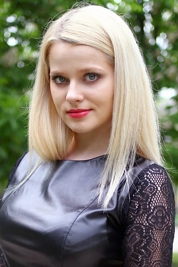 Elena, 30 years old from Ukraine, Lugansk